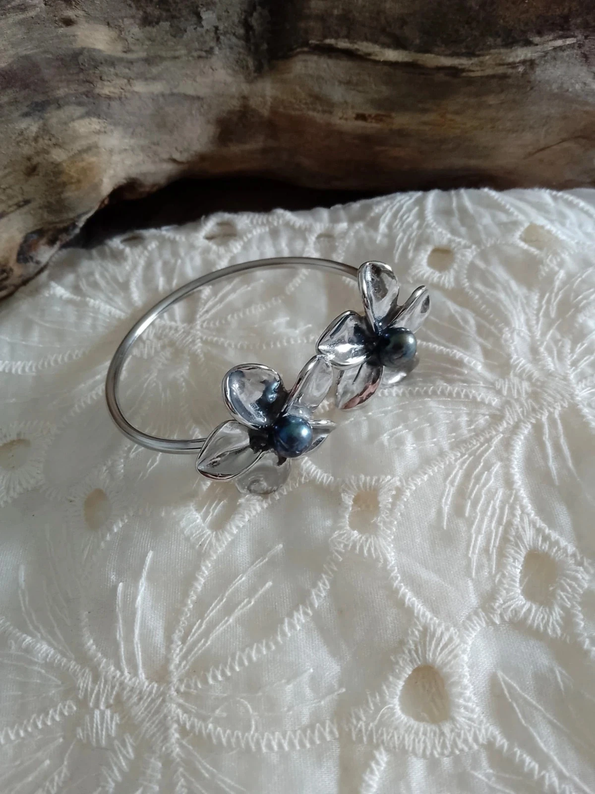 Pulsera plateada con perlas de cultivo de agua dulce negras – photo 3